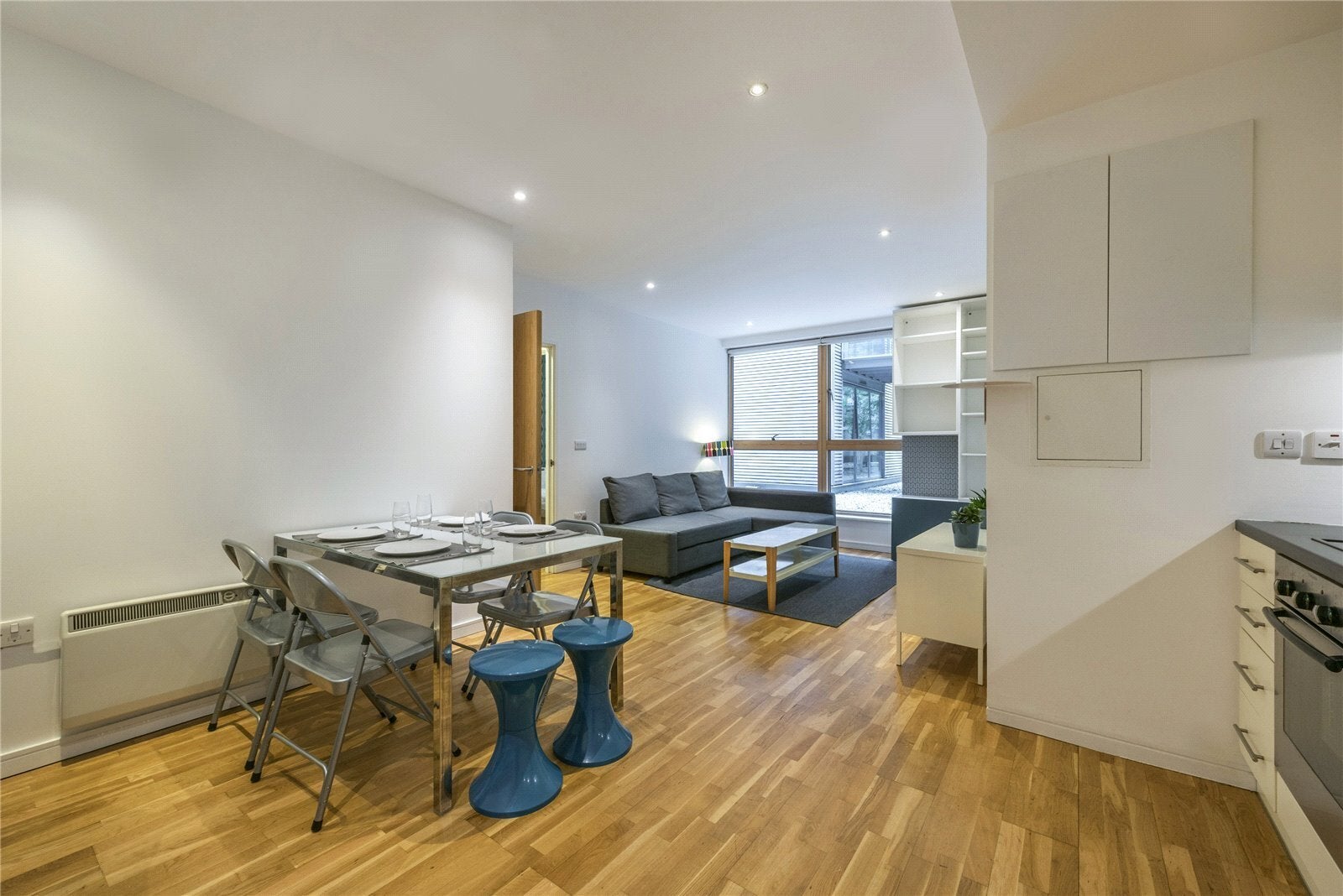 Flat Nile Street in Greater London