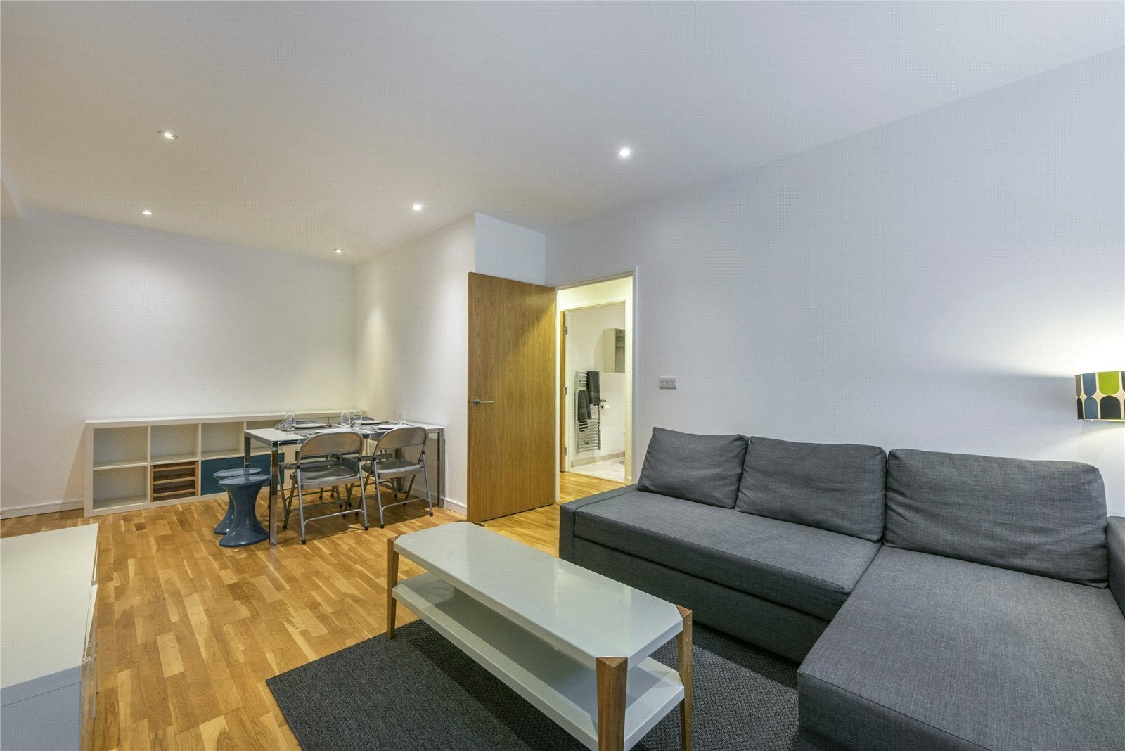 Flat Nile Street in Greater London