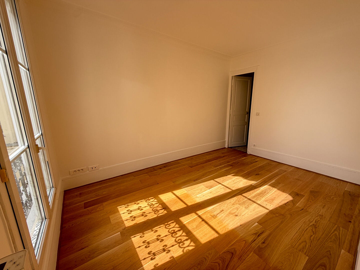 Flat Rue Lacuée in Paris