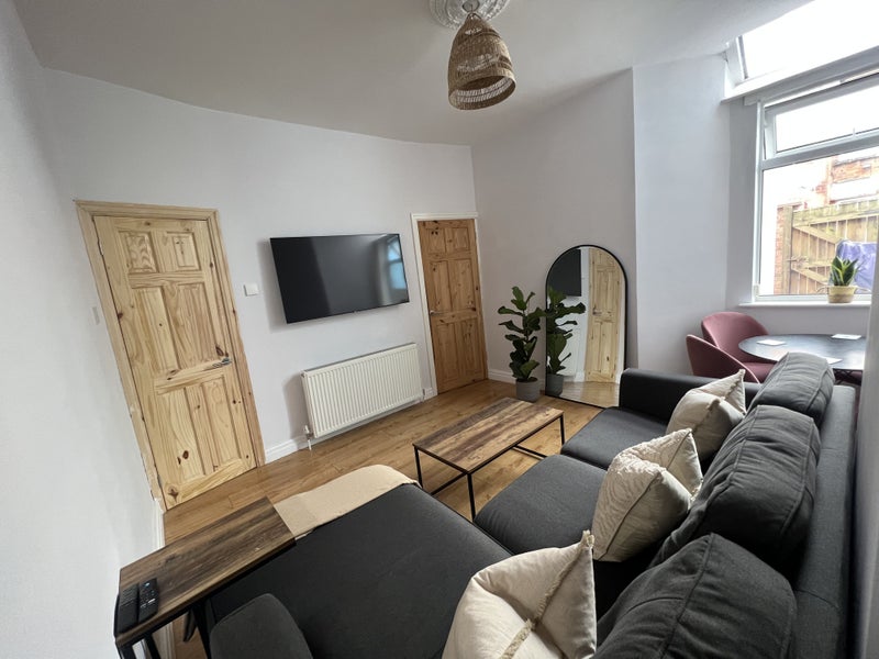 Room Hersey Street in Salford
