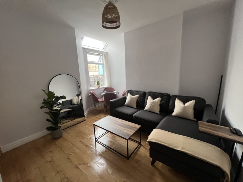 Room Hersey Street in Salford