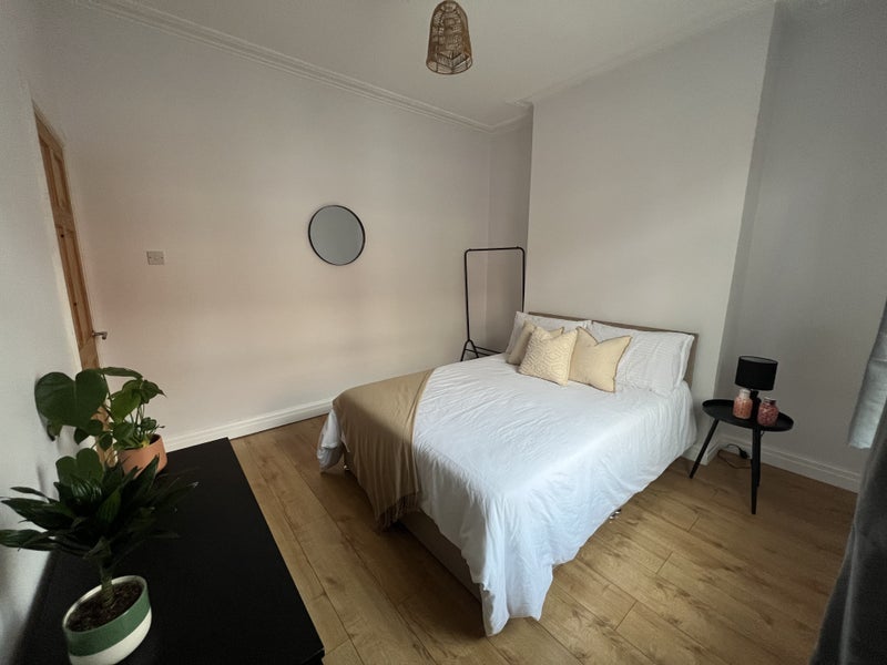 Room Hersey Street in Salford