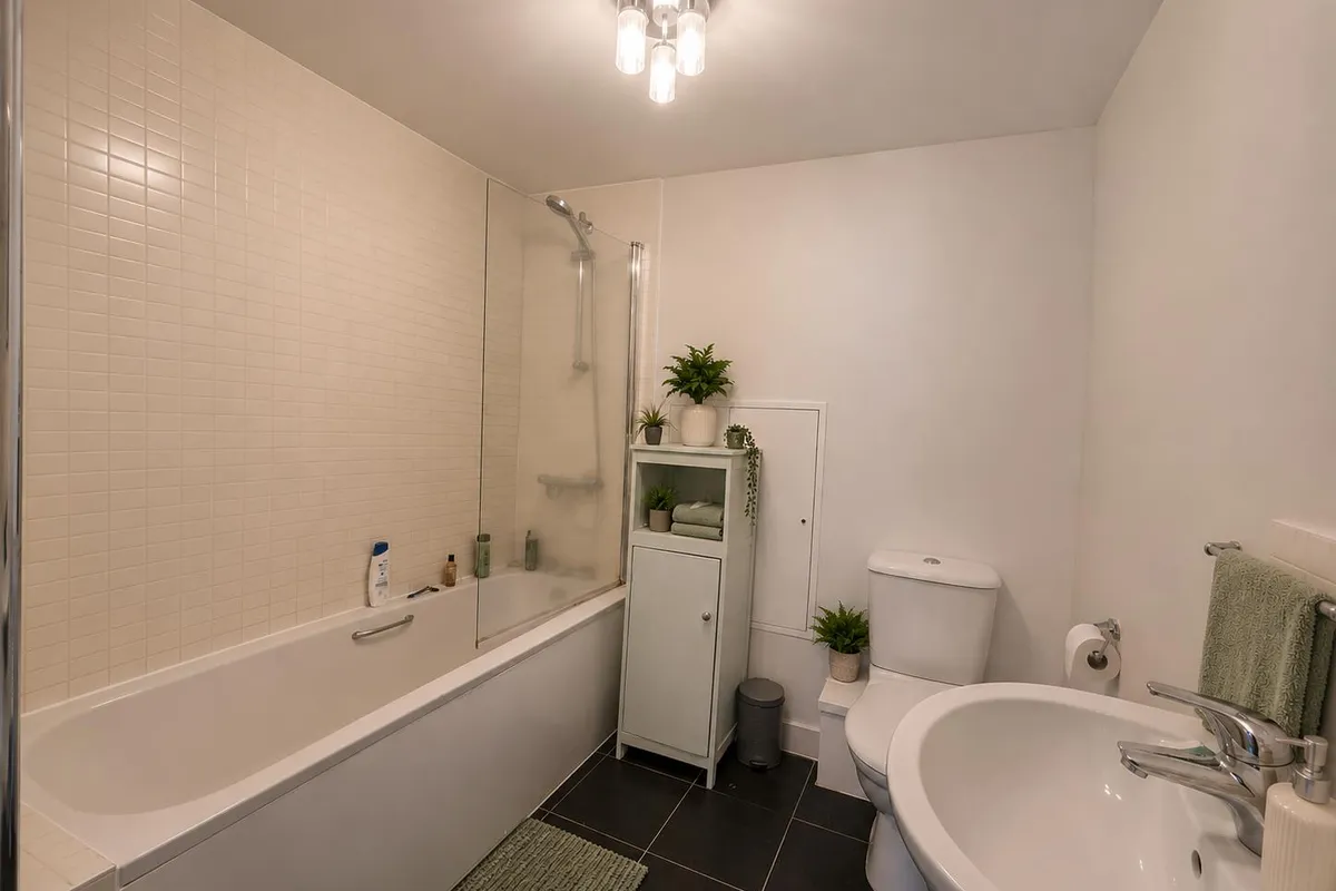 Flat Clarence Avenue in Greater London