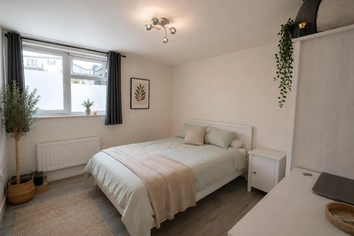 Flat Clarence Avenue in Greater London