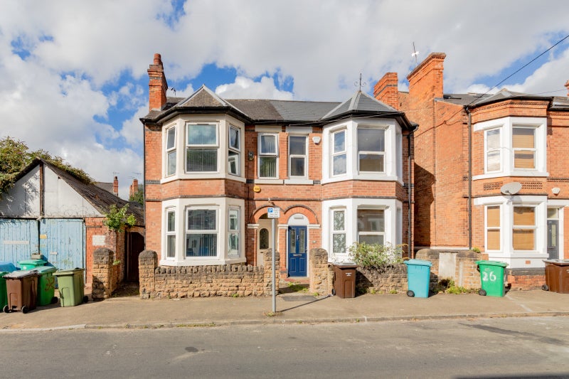 House Gloucester Avenue in Greater London