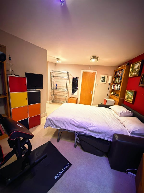 Room Victory Place in Greater London