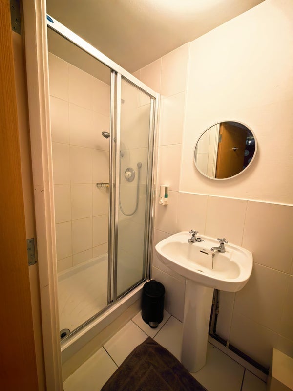 Room Victory Place in Greater London