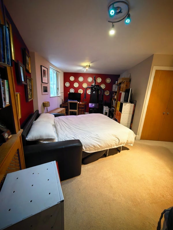 Room Victory Place in Greater London