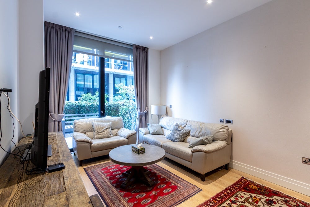 Flat Tideway Walk in Greater London