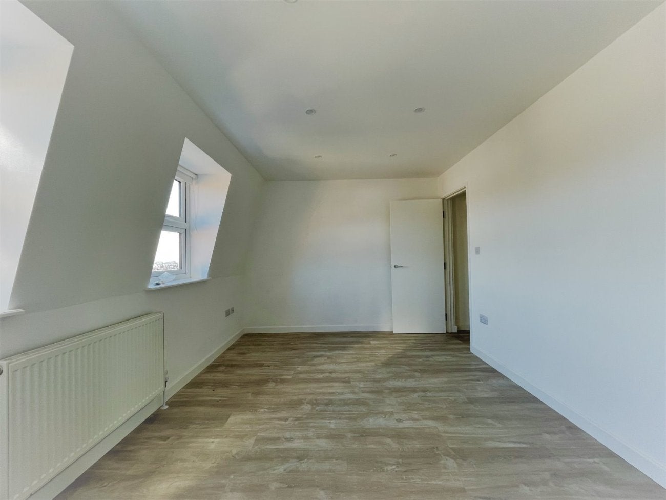 Flat Fortune Green Road in Greater London