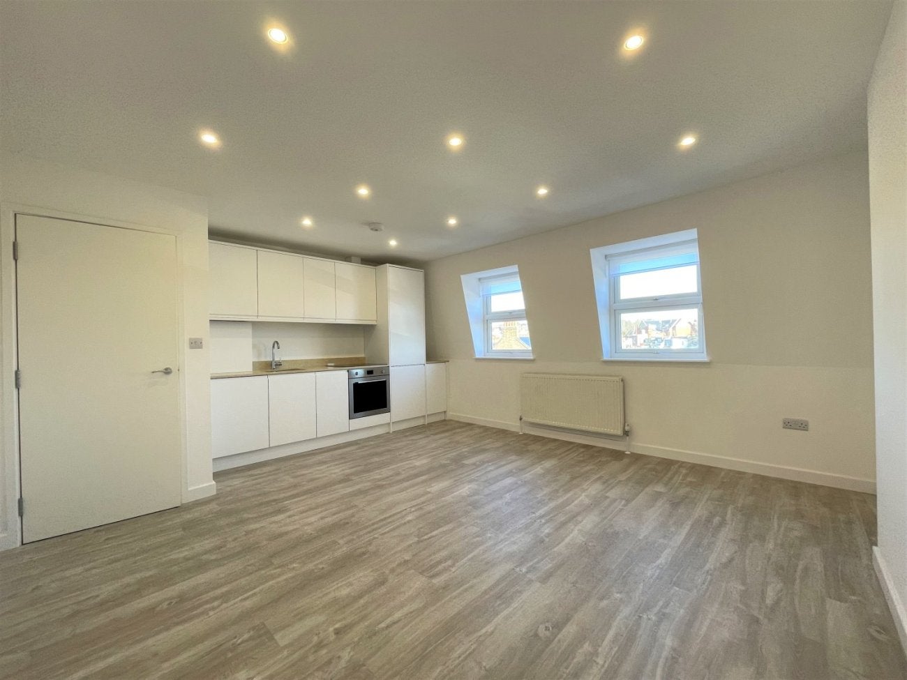 Flat Fortune Green Road in Greater London