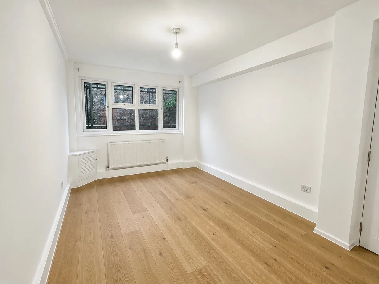 Flat Turner Street in Greater London