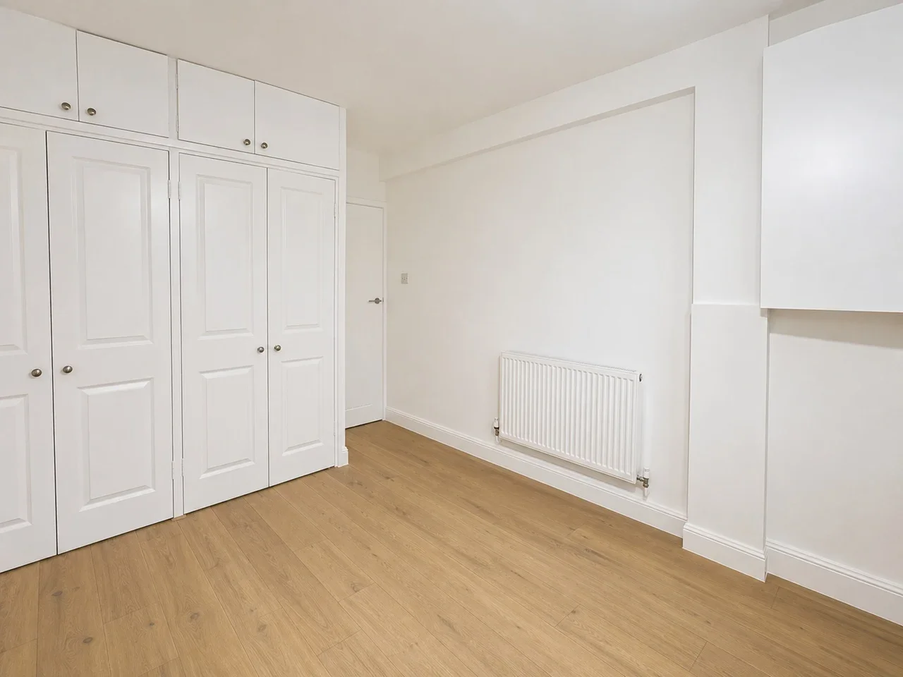 Flat Turner Street in Greater London