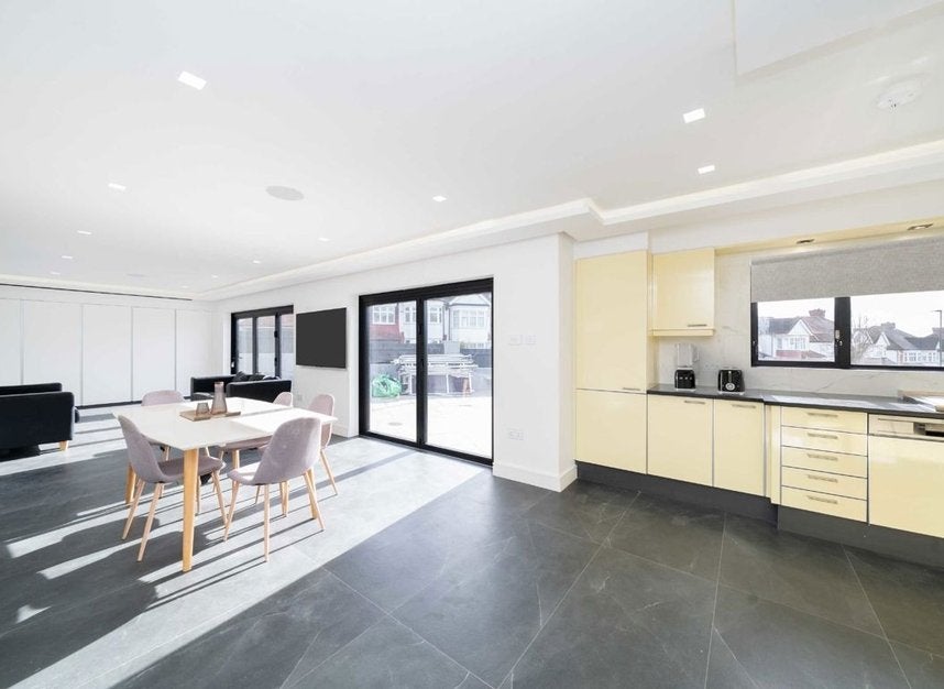 Flat Forestdale in Greater London