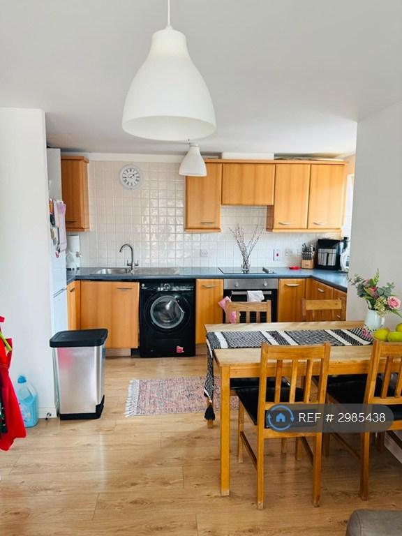 Flat Blackburn Way in Greater London