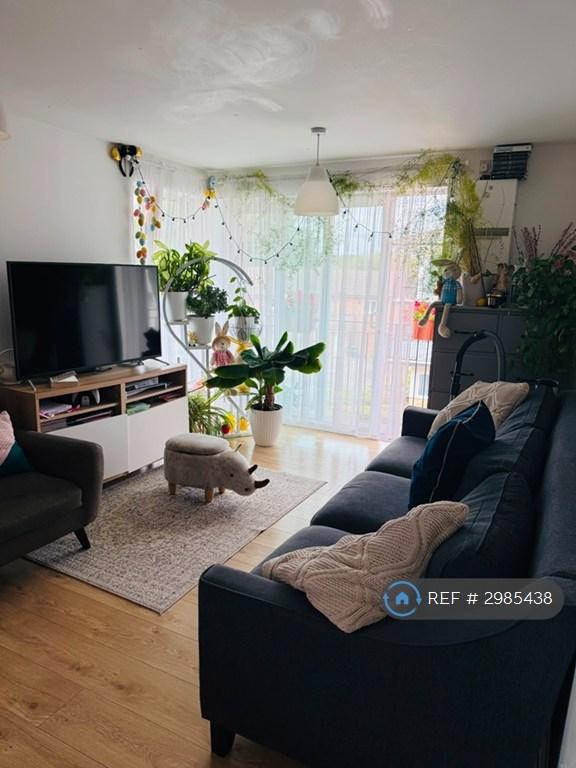 Flat Blackburn Way in Greater London