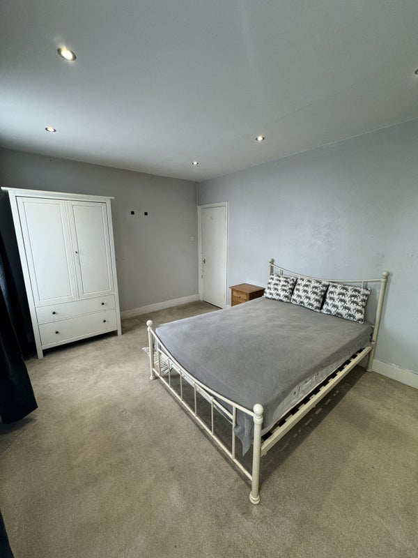 Room Northfield Avenue in Greater London