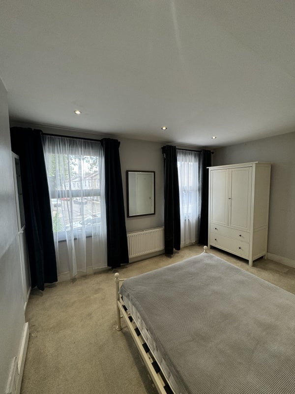 Room Northfield Avenue in Greater London