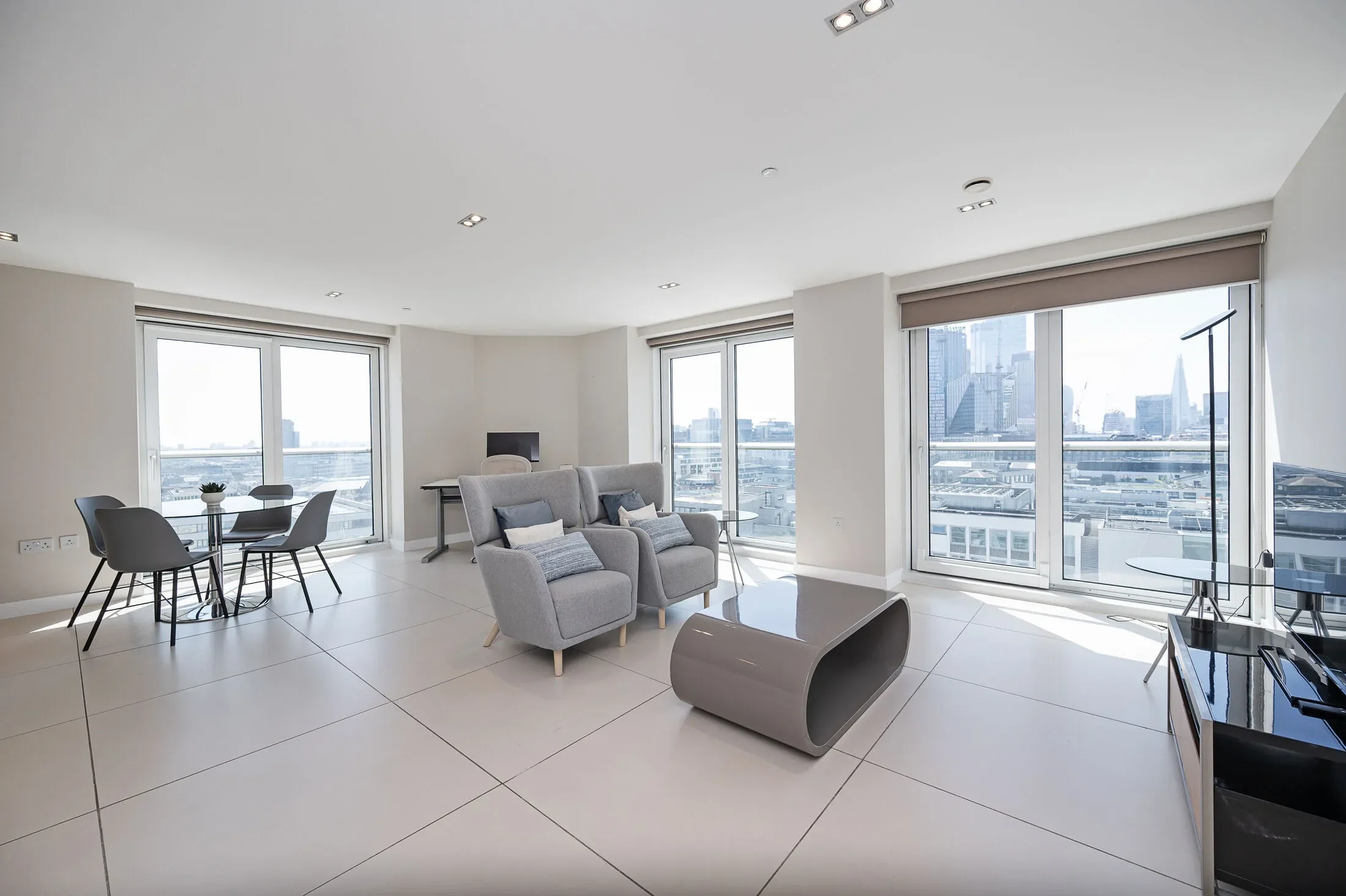 Flat Kingsbridge Road in Greater London