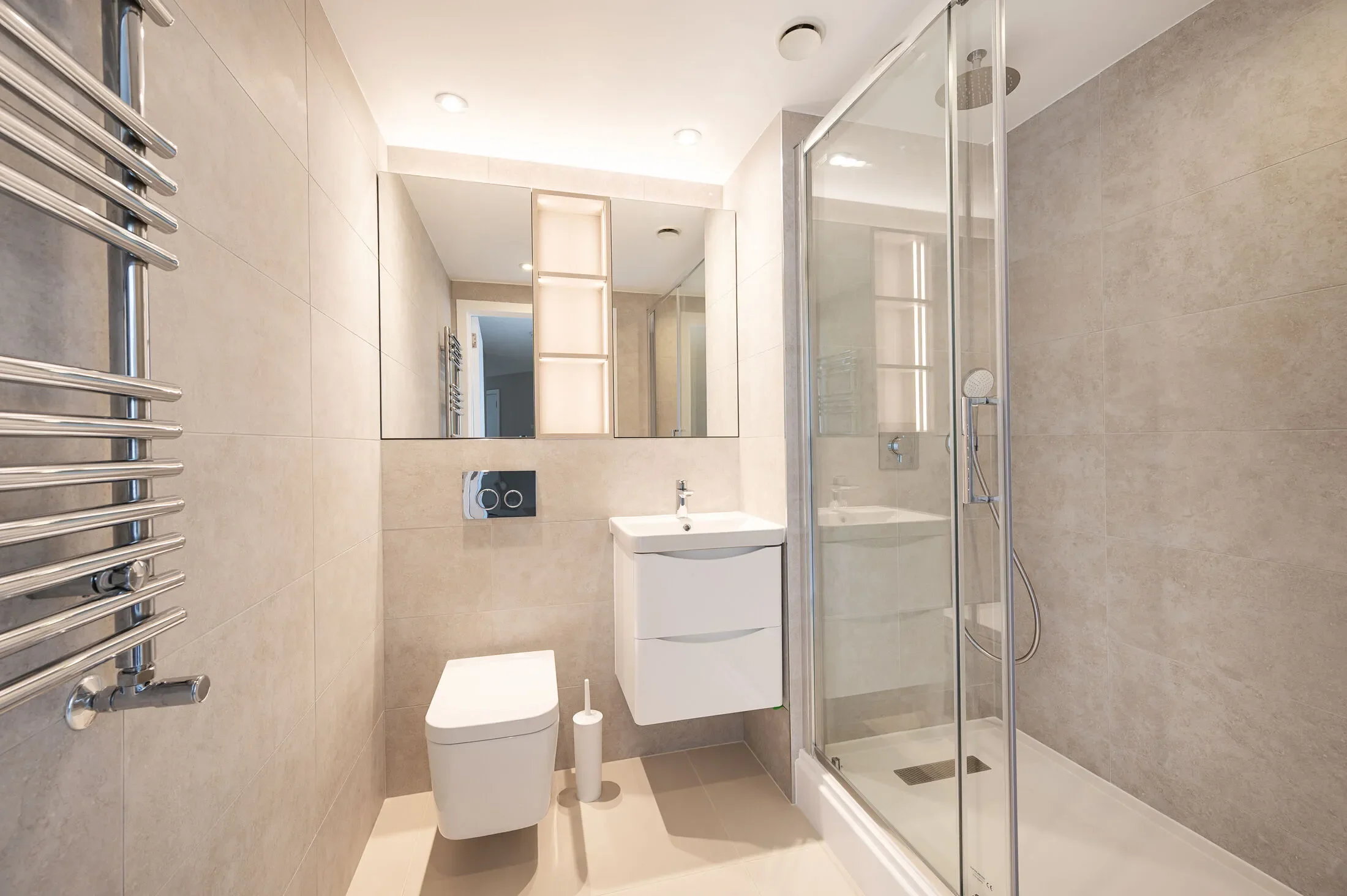 Flat Kingsbridge Road in Greater London