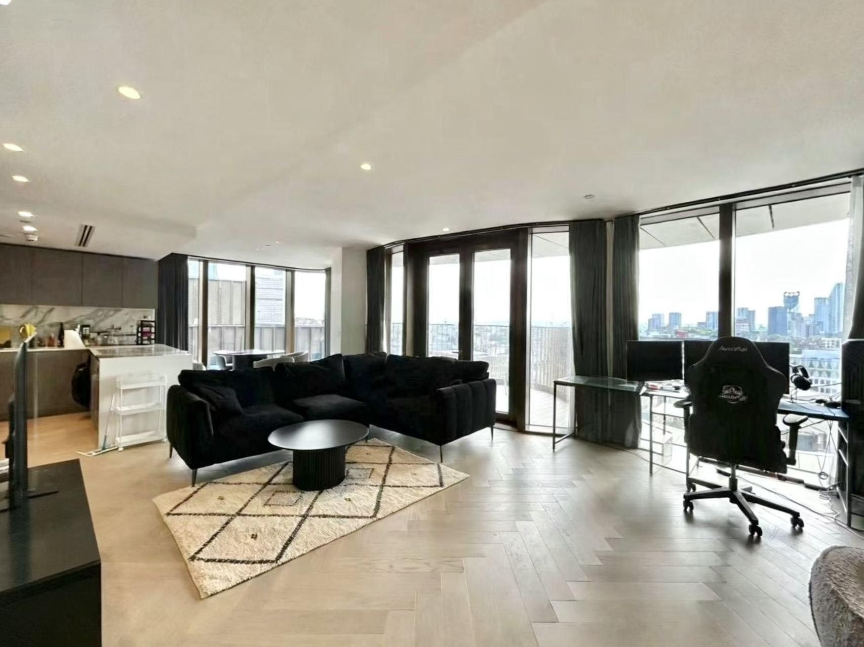 Flat Park Street in Greater London