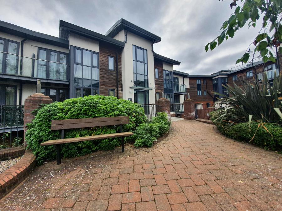 Flat Dunthorne Way in Milton Keynes
