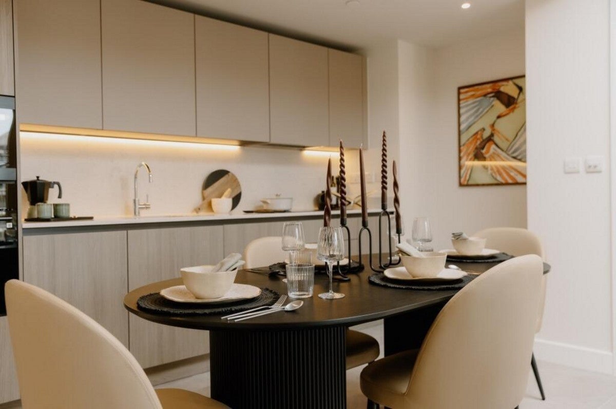 Flat Forfar Road in Greater London