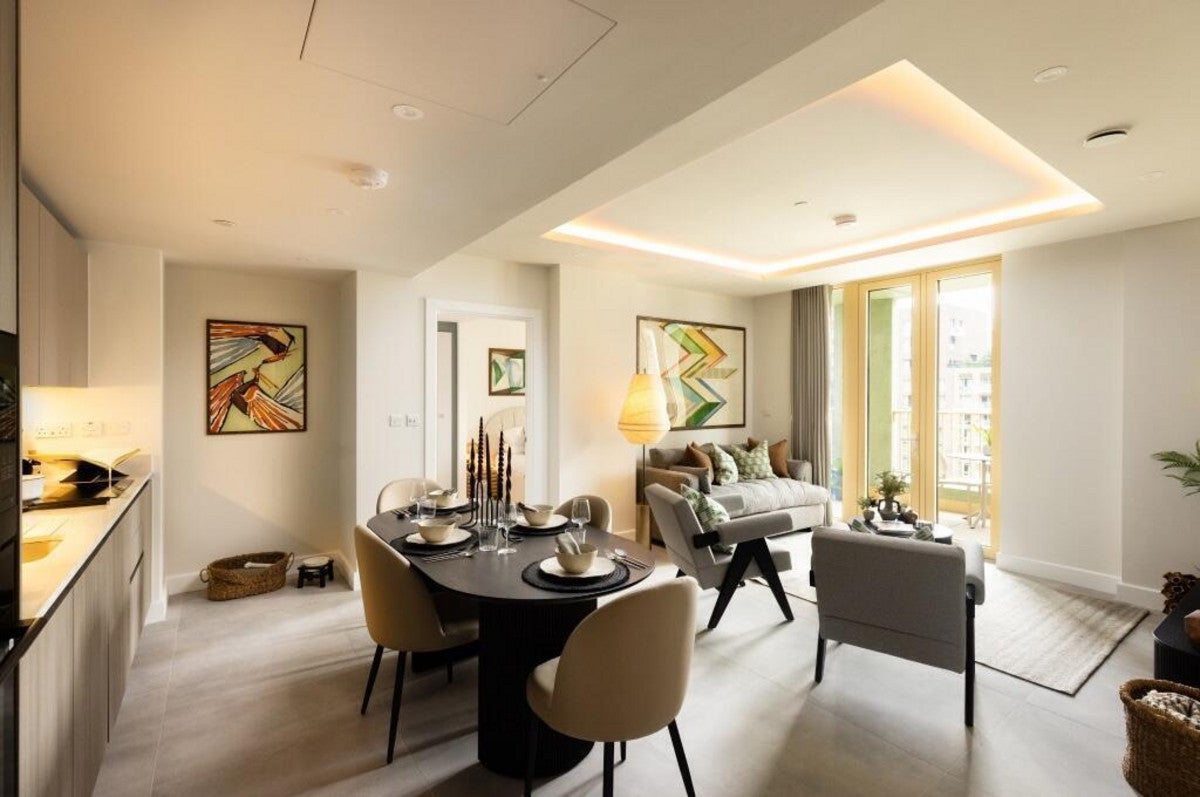 Flat Forfar Road in Greater London