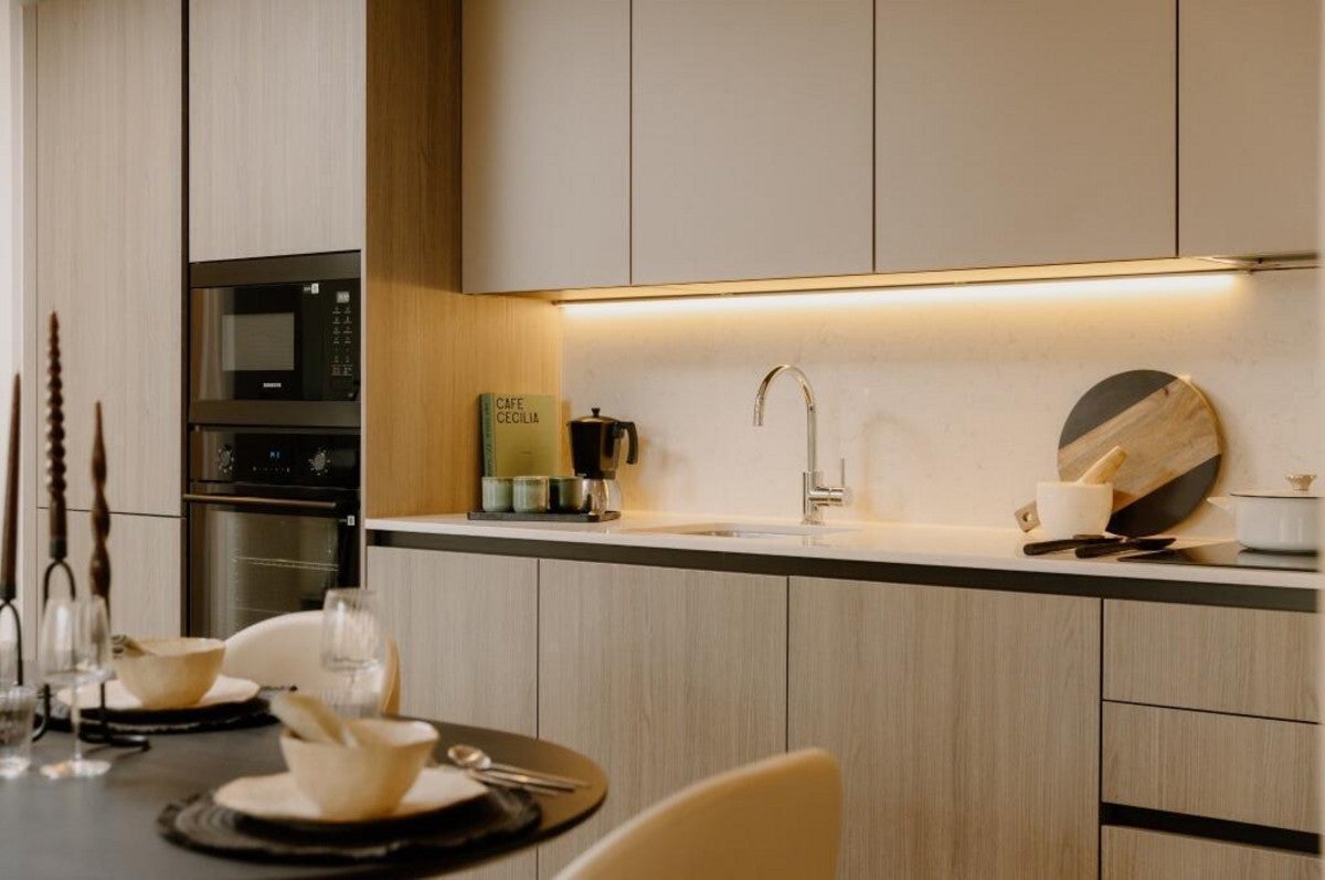Flat Forfar Road in Greater London
