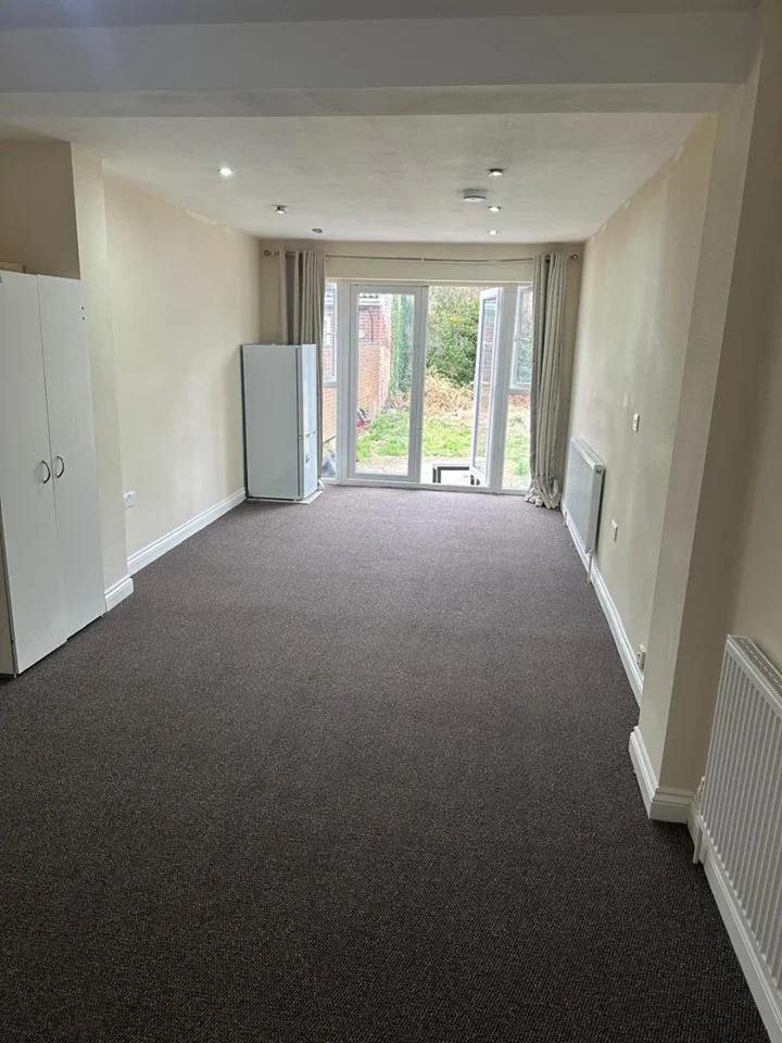 Room St Pauls Close in Greater London