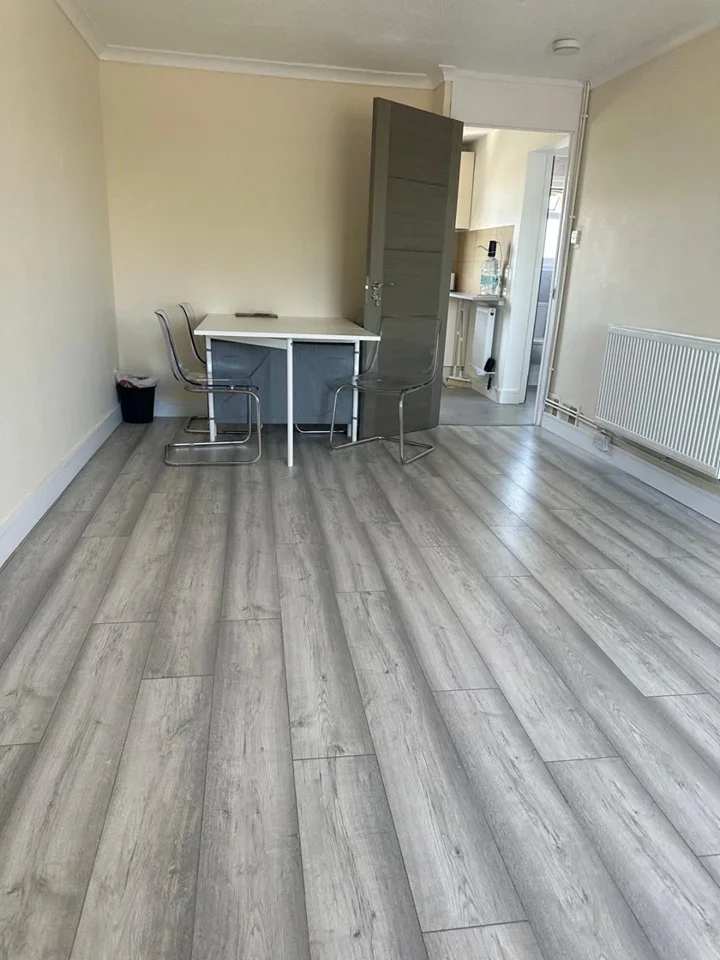 Flat Quantock Close in Slough