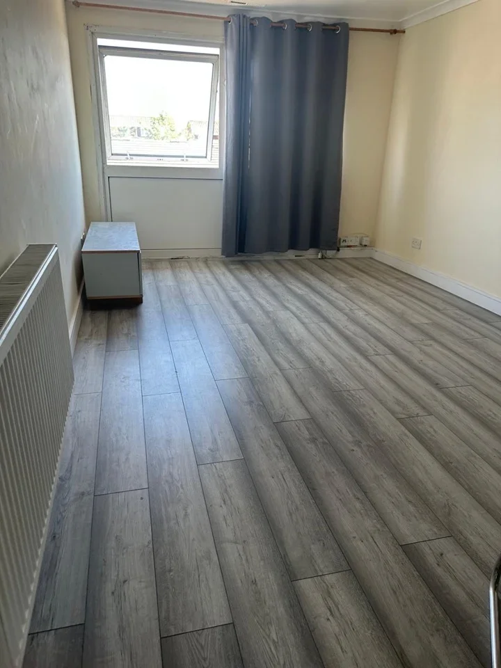 Flat Quantock Close in Slough