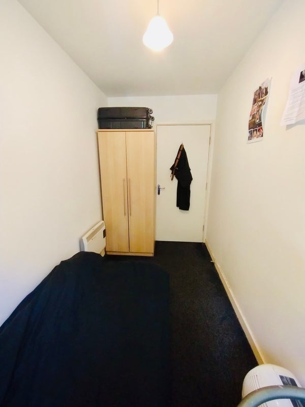 Room Lower Park Road in Manchester