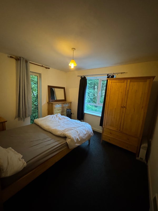 Room Lower Park Road in Manchester