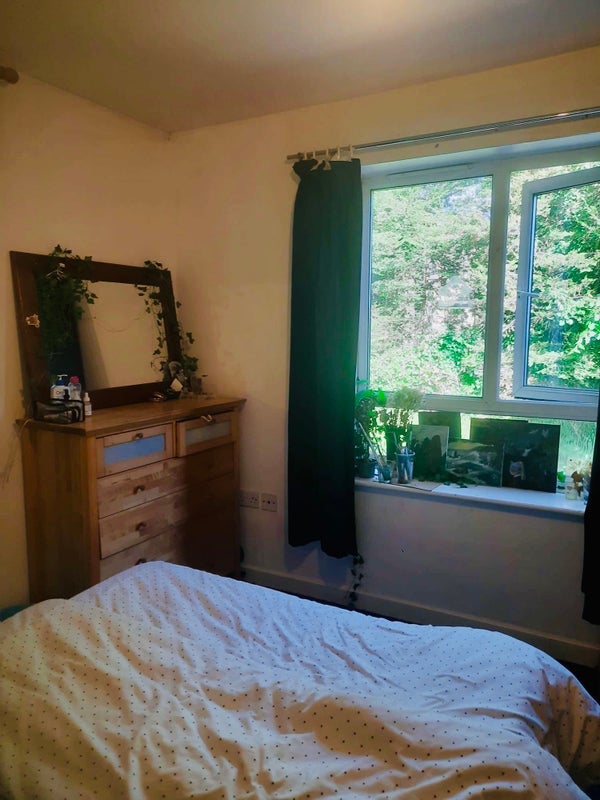 Room Lower Park Road in Manchester