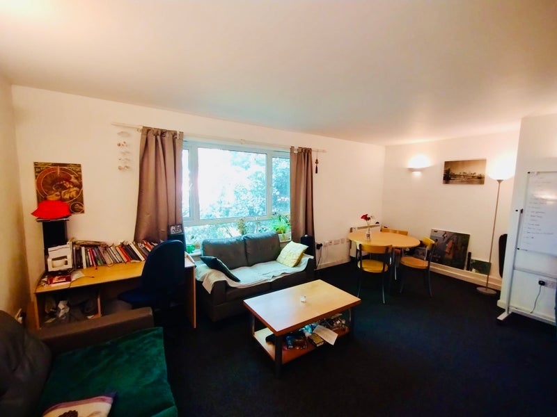 Room Lower Park Road in Manchester
