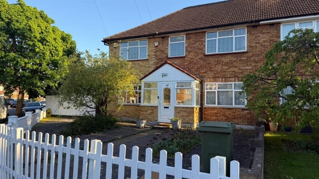 House Grosvenor Avenue in Greater London