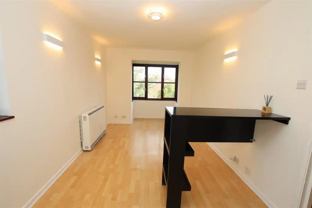 Flat Bishops Court in Dartford