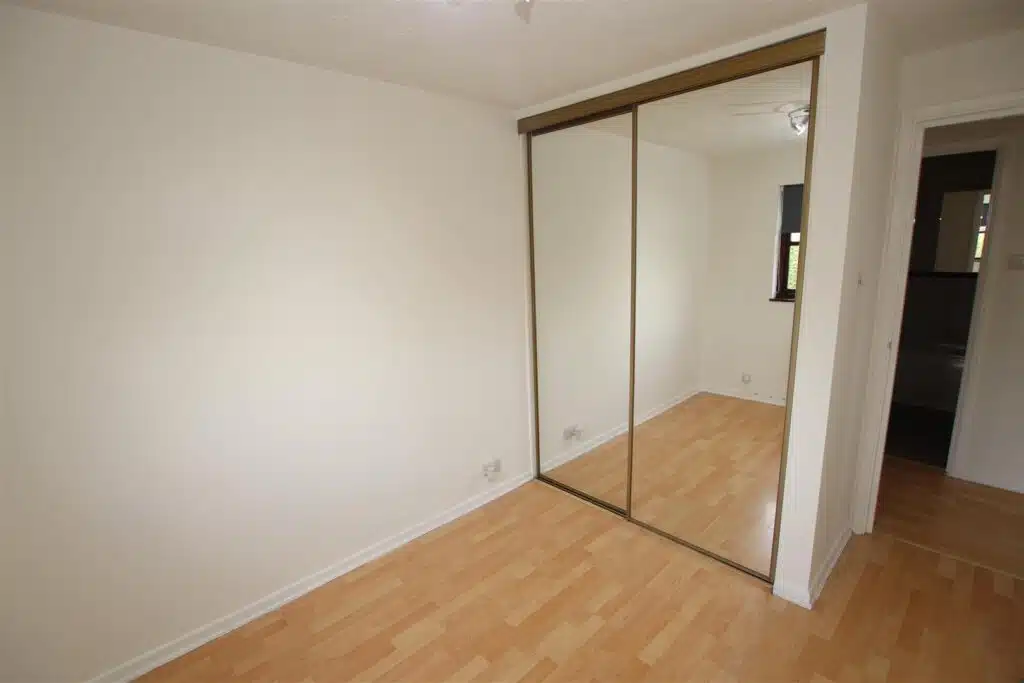 Flat Bishops Court in Dartford