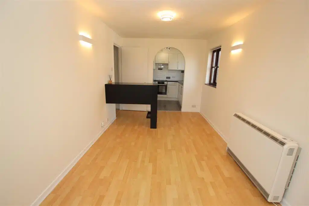 Flat Bishops Court in Dartford