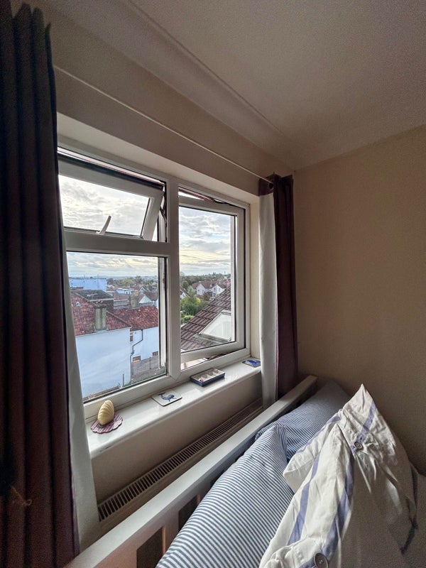 Room Coldharbour Road in Bristol