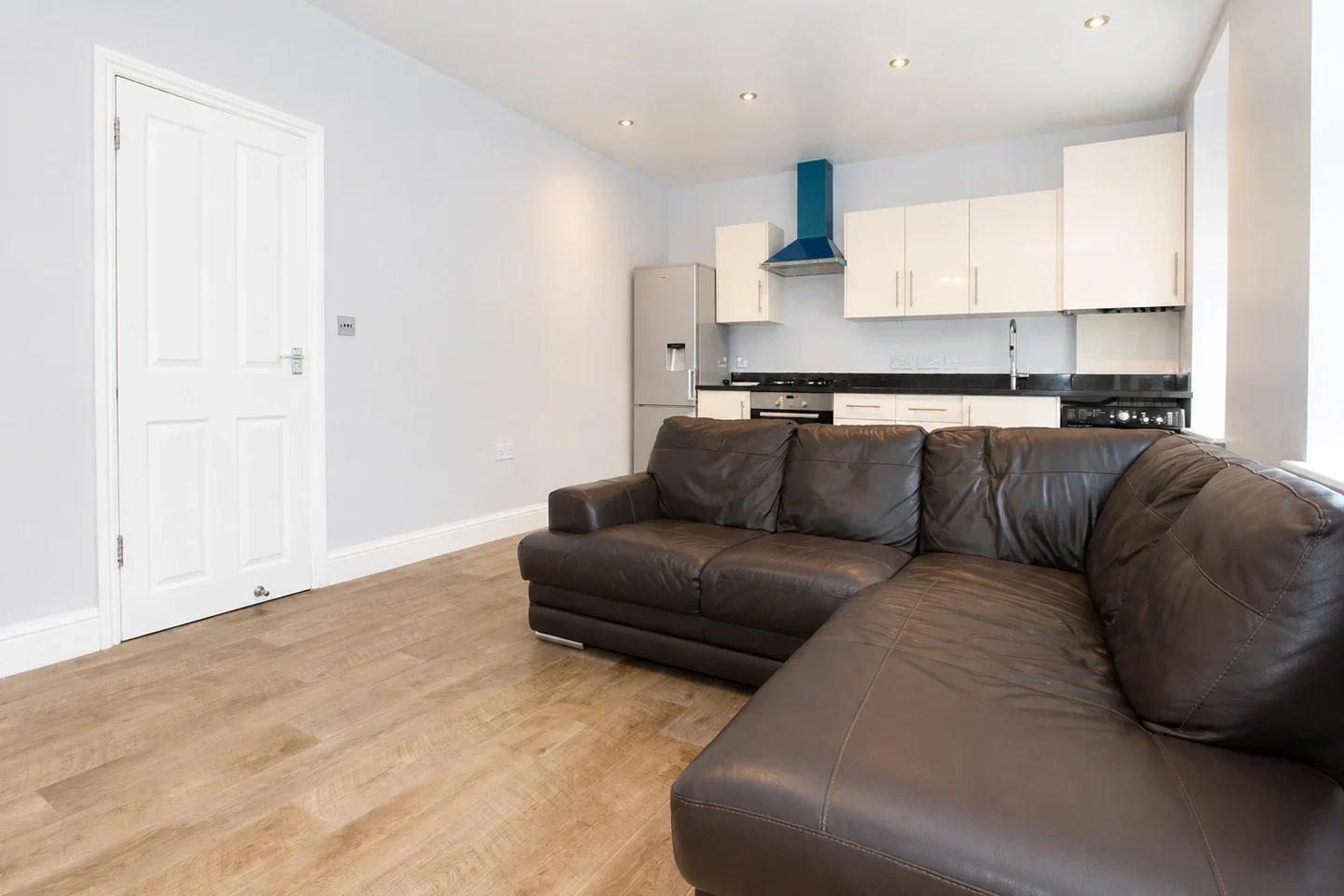 Flat Kingston Road in Greater London