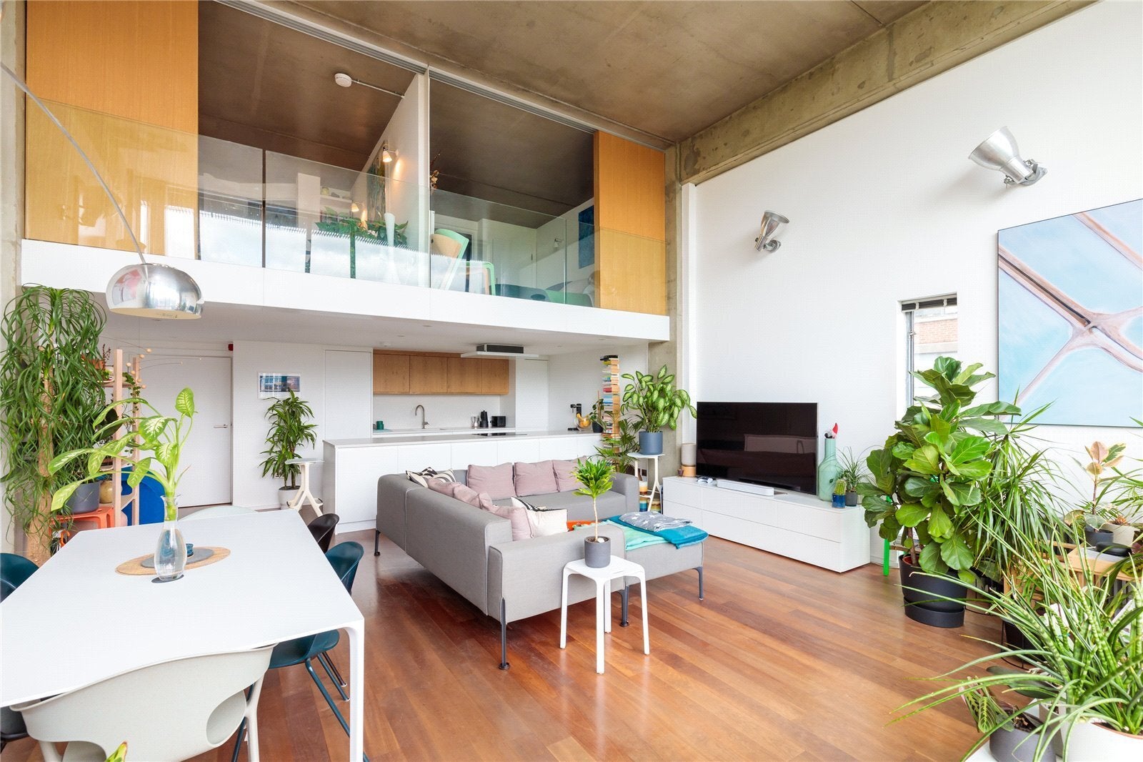 Flat Wenlock Road in Greater London