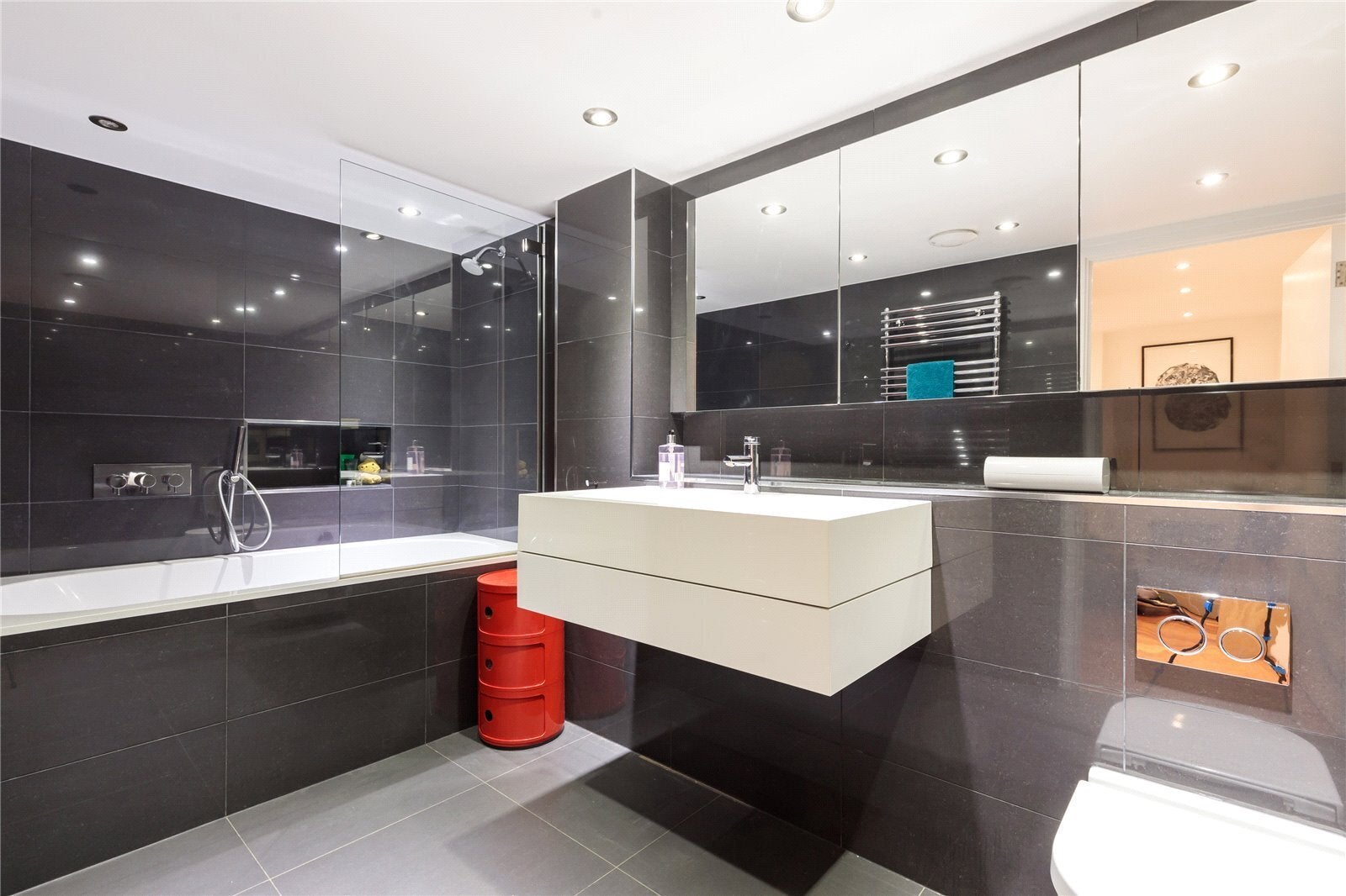 Flat Wenlock Road in Greater London