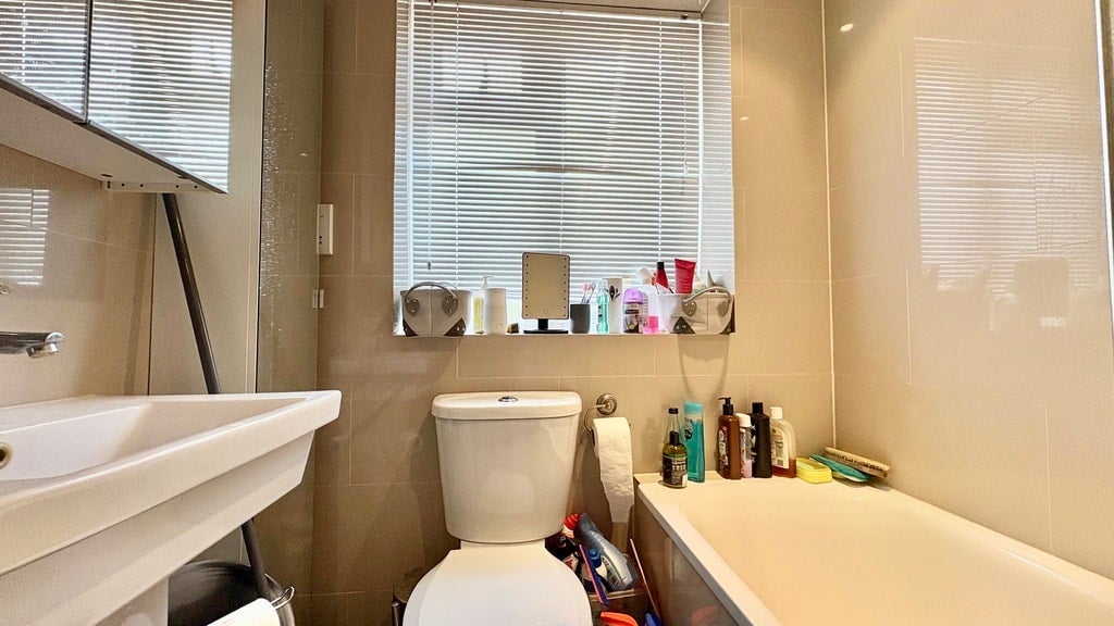 Flat Clare Road in Greater London