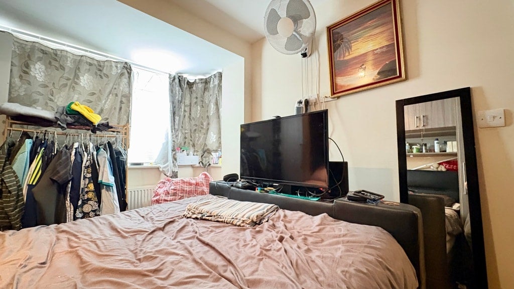 Flat Clare Road in Greater London