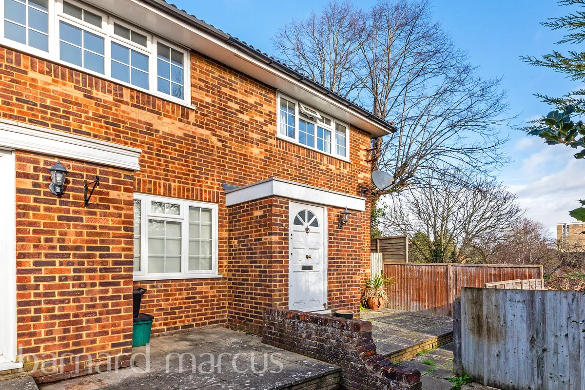 House Tapestry Close in Greater London