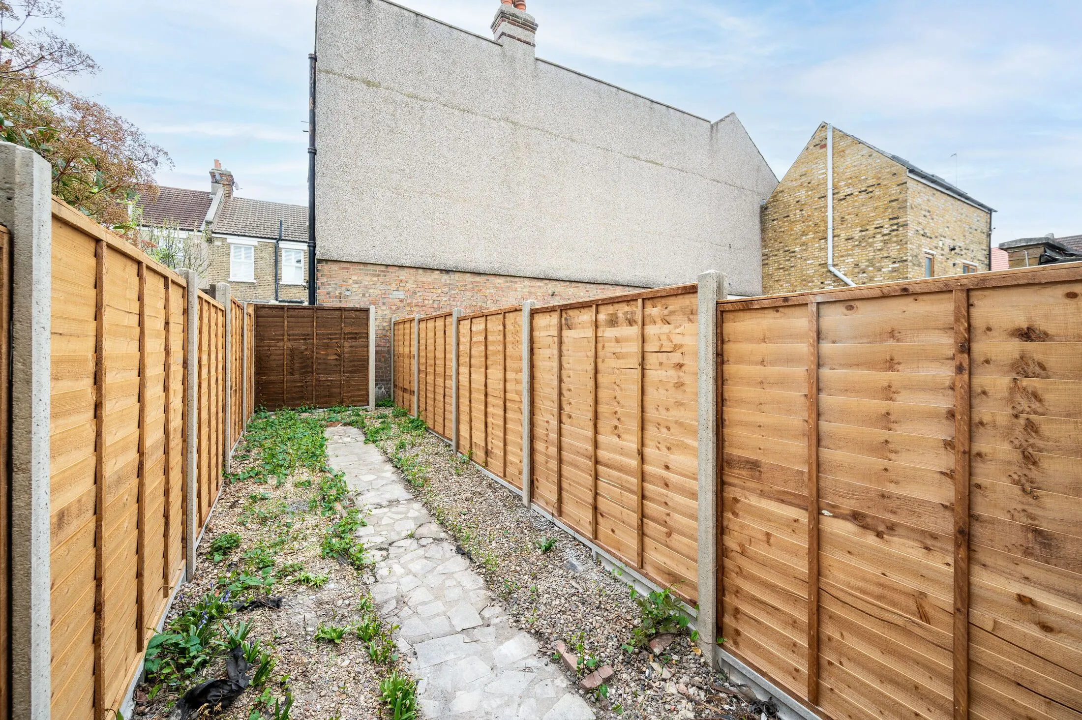 Flat Credenhill Street in Greater London