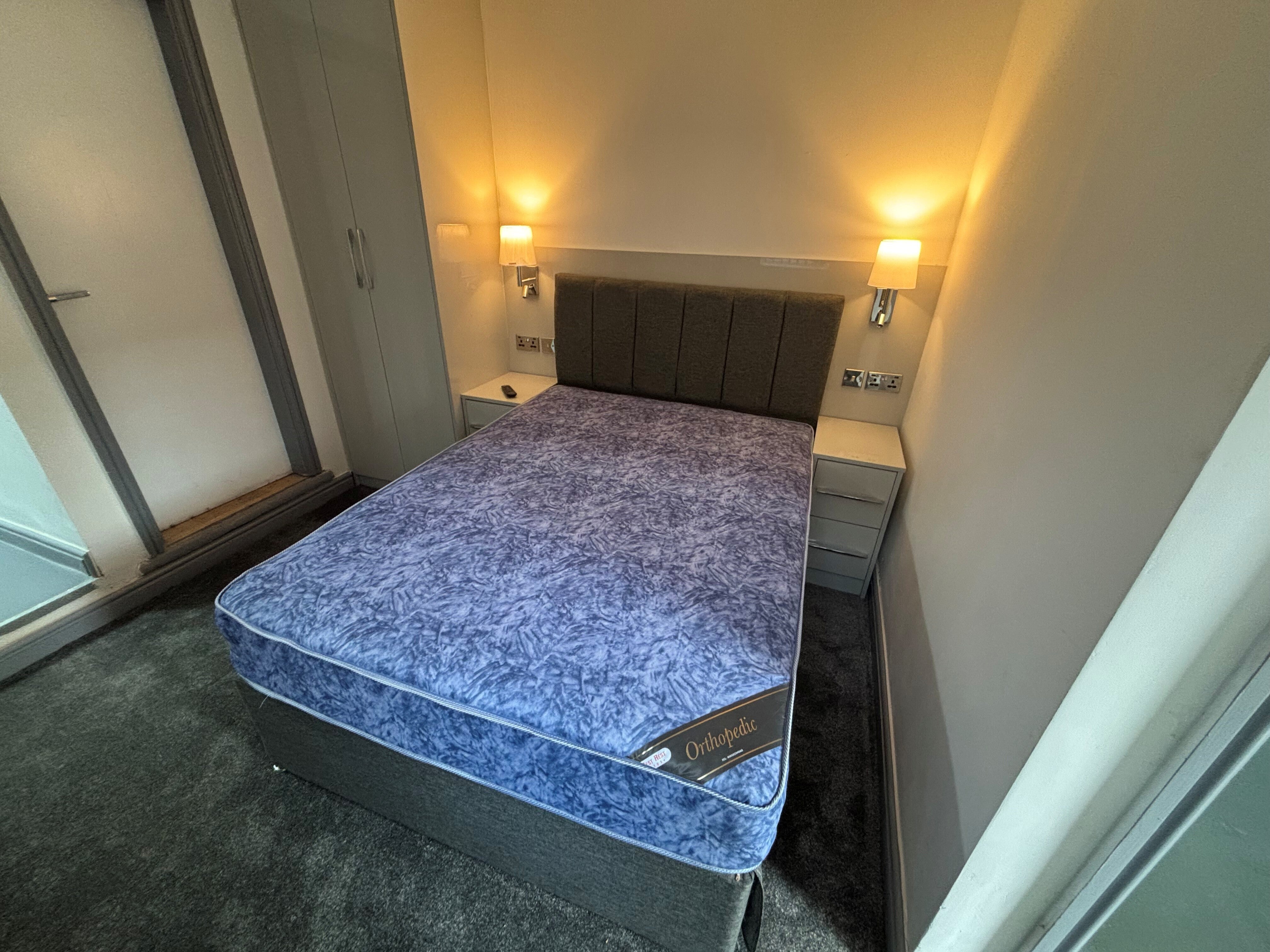 Room Kennerley Road in Bramhall