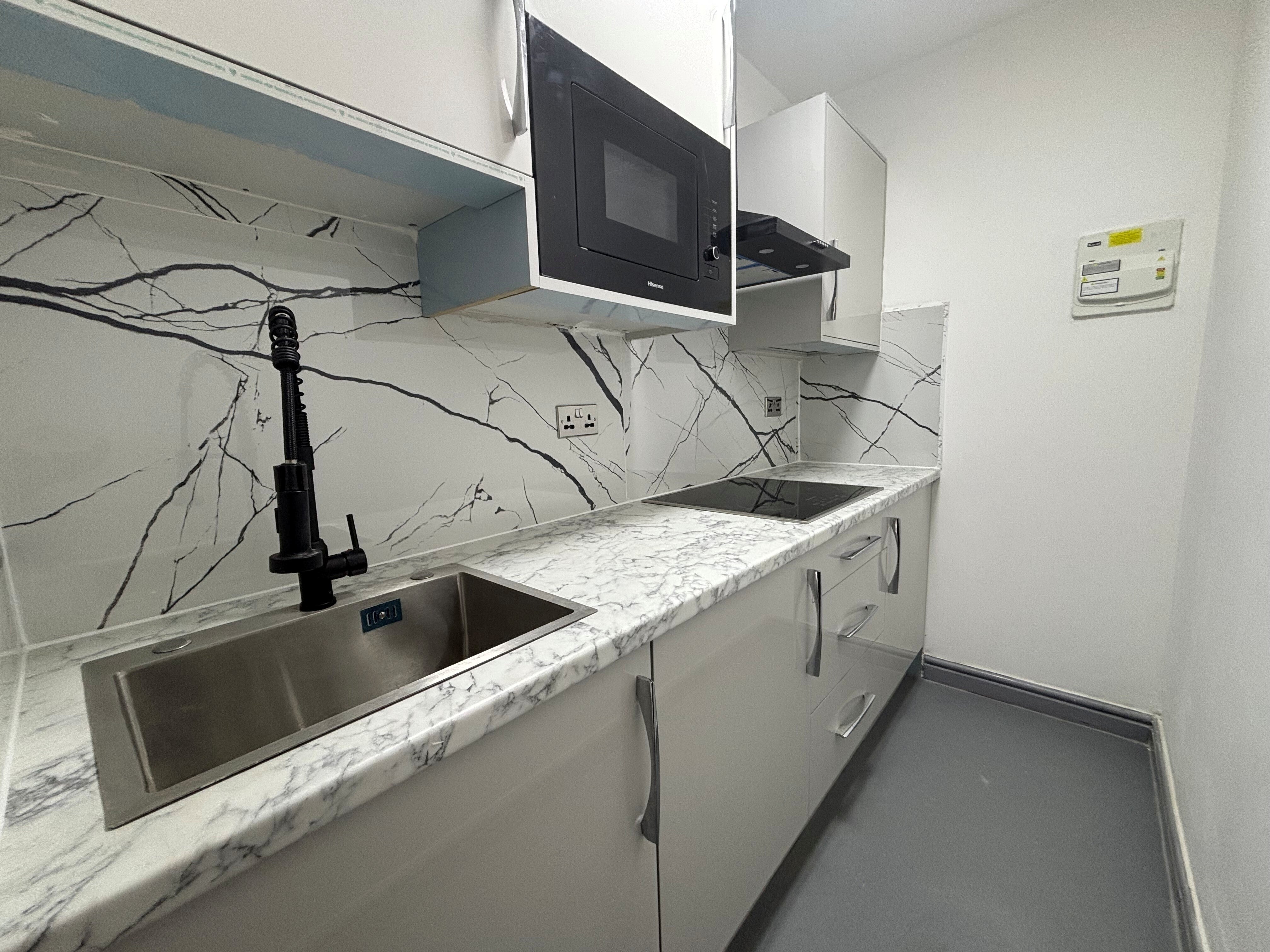Room Kennerley Road in Bramhall